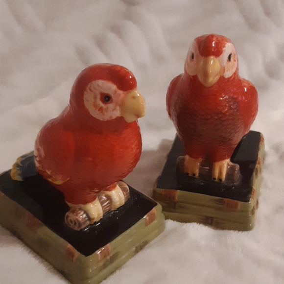 Tropical Parrots Salt and Pepper Shakers - Picture 8 of 8